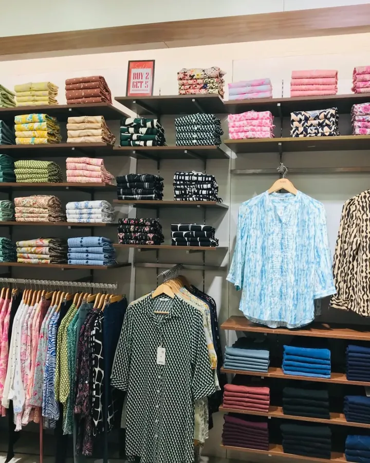Góc máy may tại Shop Hùng Nga